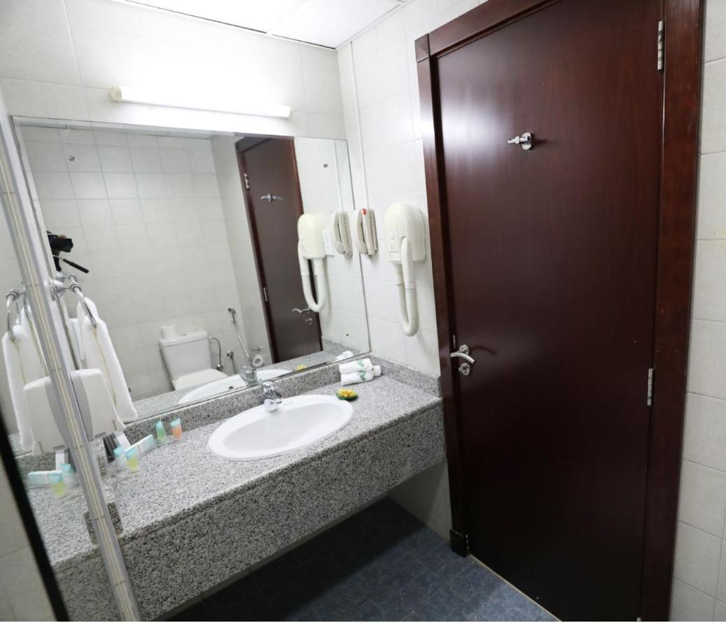 Parkside Hotel Apartment Дубай Екстер'єр фото